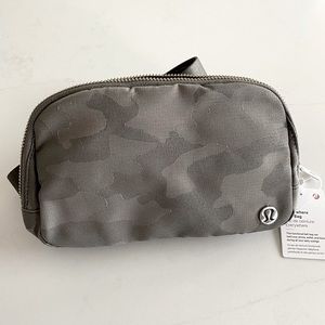NWT Lululemon Everywhere Belt Bag